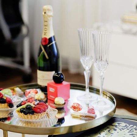Little Paris Boutique Apartment Букурещ Екстериор снимка