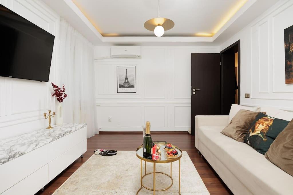Little Paris Boutique Apartment Букурещ Екстериор снимка