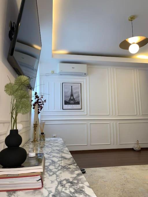 Little Paris Boutique Apartment Букурещ Екстериор снимка