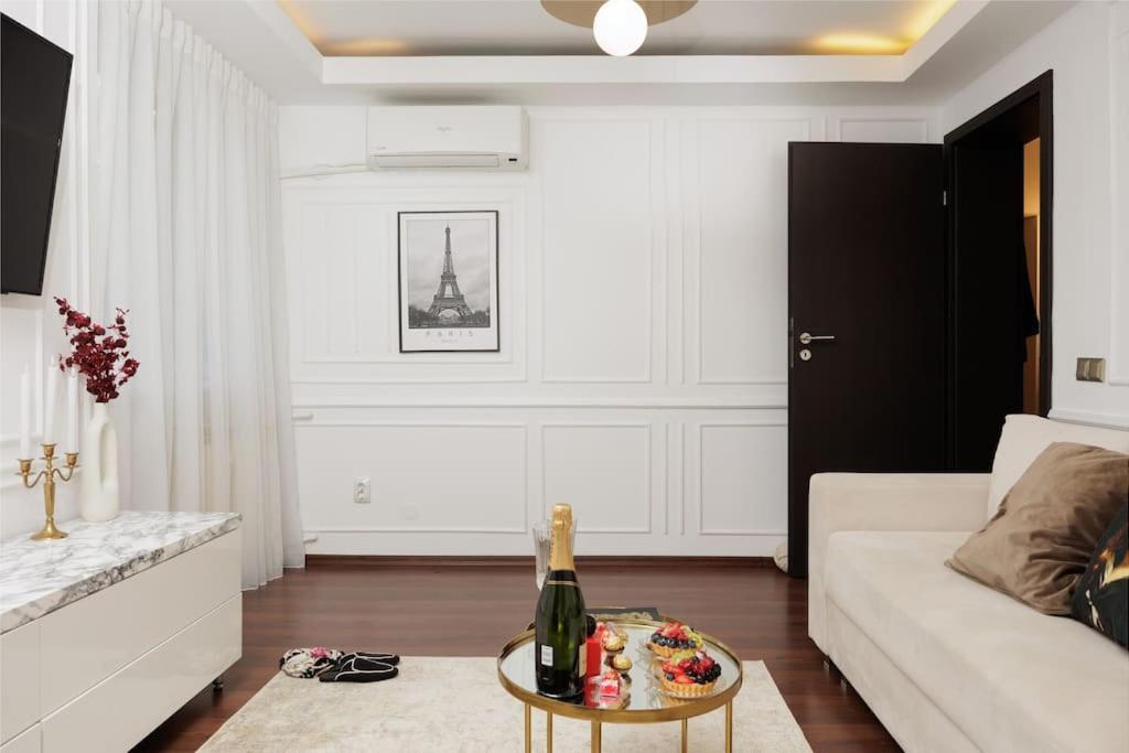 Little Paris Boutique Apartment Букурещ Екстериор снимка