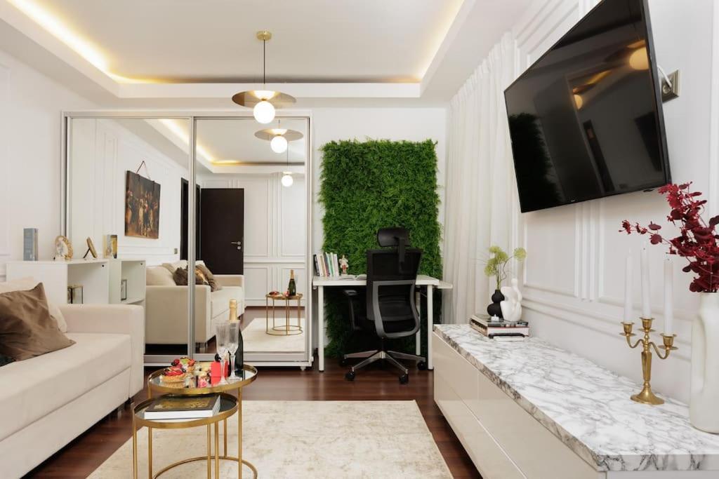 Little Paris Boutique Apartment Букурещ Екстериор снимка