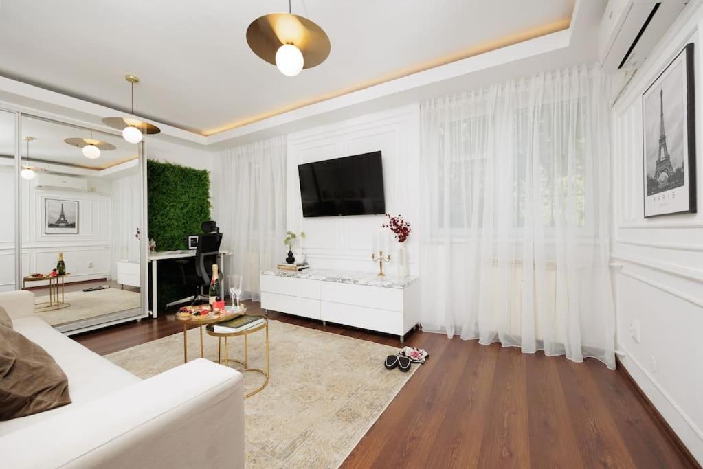 Little Paris Boutique Apartment Букурещ Екстериор снимка