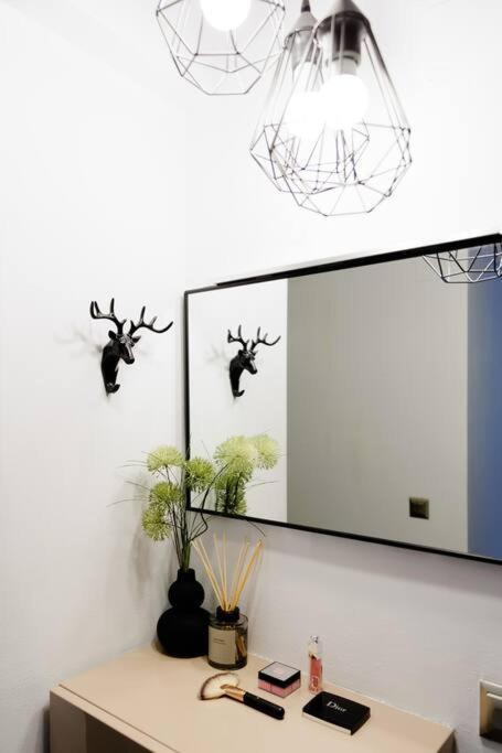 Little Paris Boutique Apartment Букурещ Екстериор снимка